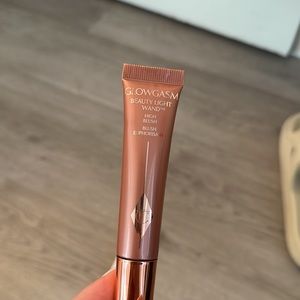 NEW Charlotte Tilbury Glowgasm Beauty Light Wand. Shade Pinkgasm